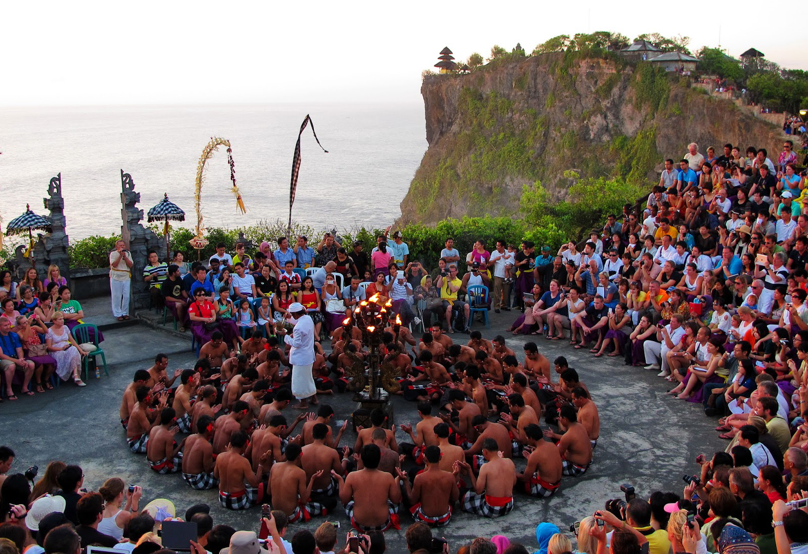 10 Gambar  Tari  Kecak  Uluwatu Bali  Jadwal Pertunjukan 